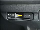 ◆ETC2.0装着◆進化したドライブ体験。料金収受システムだけだったETCが生まれ変わって、高速道路を賢く使うETC2.0に進化しました。多彩な情報サービスが便利で快適なドライブ体験を提供します。
