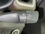 トンネルなど、周囲の明るさの変化でランプ類を自動オン・オフするコンライトです(消し忘れ防止機能付)