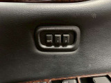 【運転席ポジションメモリー付パワーシート】ワンタッチで記憶させていたシートの前後・リクライニングはもちろん、シートリフターも備えます☆快適なドライブをお楽しみ下さい♪