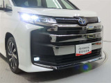 高輝度で点灯速度が速く、しかも消費電力の少ないLEDヘッドライトが装備されています!LEDの明るい光が走行中の視界の確保をサポートして、夜のドライブがより楽しく安全に運転できます♪