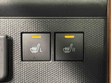 寒い日のドライブを快適にする運転席&助手席シートヒーターが付いてます。その隣にはアクセサリーソケット(12V/120W)も装備されています。