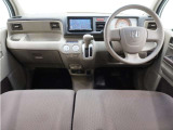 ◆インテリアパネル◆視界広々で非常に運転しやすくロングドライブでも疲れを感じさせないすっきりとまとまったインパネ周りです。