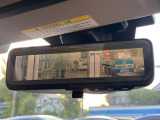 【スマートリヤビューミラー】後席の大きな荷物や同乗者で後方が確認しづらい時でも安心!カメラが撮影した車両後方の映像をルームミラー内に表示。クリアな視界で状況の確認が可能です!