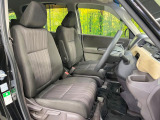 運転席シート廻りは使用感も少なく、良好な状態となっています。前オーナー様が丁寧に使っていたことがよくわかりますね。