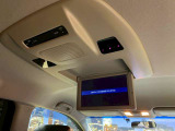 【純正フリップダウンモニター】付き☆後部座席に座りながら大画面でTVやDVDをお楽しみいただけます♪