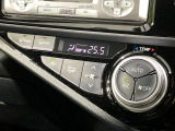 【オートエアコン】一度お好みの温度に設定すれば、車内の温度を検知し風量や温度を自動で調整。暑い&hellip;寒い&hellip;と何度もスイッチ操作をする必要はありません。快適な車内空間には必須の機能ですね♪