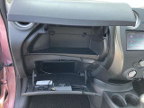 車検証一式が入りやすくなっています。