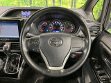 【純正革巻きステアリング】上質な革を使用することで、手にしっかり馴染みとても運転しやすいハンドルです♪