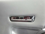 運転席のシートポジションを記憶・再現できるメモリー機能を搭載しています。