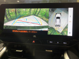 【パノラミックビューモニター】専用のカメラにより、上から見下ろしたような視点で360度クルマの周囲を確認することができます☆死角部分も確認しやすく、狭い場所での切り返しや駐車もスムーズに行えます。