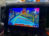 【バックカメラ】運転席から画面上で安全確認ができます。駐車が苦手な方にもオススメな便利機能です。