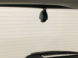 後方にもドライブレコーダーのカメラが付いています。前後両方でお車の周りを監視・記録いたします。