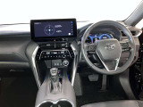 運転席周りのレイアウトをご覧ください。ナビゲーションが綺麗に装着されすっきり収まってますね!