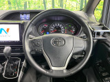 【純正革巻きステアリング】上質な革を使用することで、手にしっかり馴染みとても運転しやすいハンドルです♪