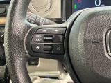 ステアリングにオーディオ操作スイッチが付いています。オーディオ画面に直接タッチしなくても操作が出来ますので、運転に集中できます。
