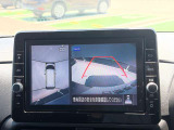 車を空から見たような映像が映る、アラウンドビューモニターで車両周辺の安全確認も一目でできます!小さなお子様や障害物も確認できるので、運転のし易さだけではなく事故防止にも役立ちます♪