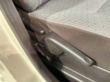 シートハイトアジャスターが付いているので運転姿勢を調整するのに便利ですね。身長に合ったシートポジションは安全運転や疲労軽減にもつながります。