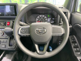 インテリアに合わせたデザインのステアリングは、運転される方のことも考え、運転しやすい形状、大きさです。是非一度、実際に触ってお確かめください。