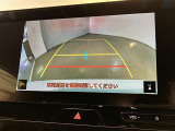 バックギアに入れると、このように後方が映し出されます!駐車の際とても安心!便利!最終確認はご自身の目と耳で必ず行ってください!