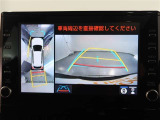 パノラミックビューモニター付きです。車両を上から見たような映像をモニター画面に表示。運転席からの目視では見にくい、車両周辺の状況をリアルタイムでしっかり確認できます。