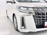 フォグランプ装着車です。暗い夜道の車両前方を明るく照らします