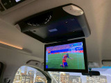 【フリップダウンモニター】付き☆後部座席に座りながら大画面でTVやDVDをお楽しみいただけます♪