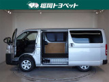 スライドドアは両側手動式です。