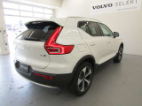 良質なスカンジナビアンデザインに全身を包まれたXC60には、控えめながら自信に満ちた、歴然とした美しさが備わっています。伝統のテールランプデザインは、変わらず安全へのこだわりが見てとれます