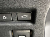 両手が荷物で塞がっている時にはコレ!パワーバックドアで開閉ラクラクです。バックドアに手が届かない時も、リモコンで開閉の操作が可能です。もちろん、荷物もたっぷり積めます。