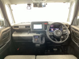 【前方視界】開放的な前方視界!運転がしやすく疲れにくいです♪窓が大きく、見通しがとっても良いおクルマですよ♪