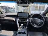 【運転席・インパネまわり】ハンドル・シート・フロアーなど隅々までプロによるクリーニング済み☆彡キレイな車内でドライブが一層快適にお楽しみいただけます!!