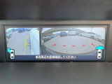 【フロント&サイドカメラ】ドライバーから見にくい死角部分を映像で確認できる前方と左側面にカメラを装着。見通しがきかない場所や住宅密集地などを運転することが多い人におすすめの安心装備です。