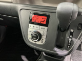 オートエアコンがついていますので、簡単操作で快適に過ごせます。希望の温度に自動調整してくれるのが便利です。