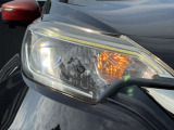 【LEDヘッドライト】とっても明るいLEDヘッドライトが装着されているので、夜の運転も明るく安全です。
