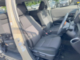 運転席シート廻りは使用感も少なく、良好な状態となっています。前オーナー様が丁寧に使っていたことがよくわかりますね。