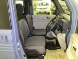 シートはフィット性も良く、楽な運転姿勢を保てます。
