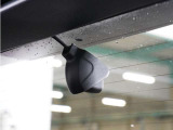 ◆リアにもドライブレコーダーを装備しております◆映像・音声などを記録する自動車用の装置です。もしもの事故の際の記録はもちろん、旅行の際の思い出としてドライブの映像を楽しむことができます。
