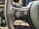 ステアリングにオーディオ操作スイッチが付いています。オーディオ画面に直接タッチしなくても操作が出来ますので、運転に集中できます。