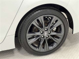 タイヤサイズは215/45R17!純正アルミホイール!残り溝は5ミリ程度!