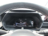 スピードメーターはデジタルで見やすい車です