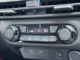 エアコンはオートエアコンです★シートヒーターも運転席&助手席に付いてます★シートヒーター機能が欲しい!とおっしゃる方もいらっしゃるくらい!人気の装備です♪