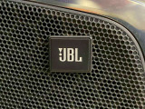 [JBL]音楽ソースにある楽器やボーカルの音、ノイズなどを一度はバラバラにして再構成させることで、より広がりのある空間を創り出す,レクサスにのみ許された空間をへご招待致します