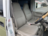 当社は輸入車・国産車の正規ディーラーも運営しており、指定整備工場・認証工場を取得しております。納車前、納車後の点検・車検もお任せください!