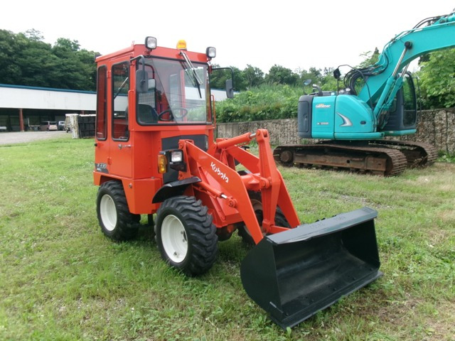 クボタ  ミニホイールローダ R330