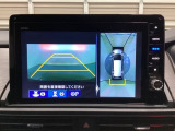 マルチビューカメラシステム搭載車です。お車の周囲を全方位でカバーします。後方・前方・両脇と、コンディションが悪い視界でもカラーモニターに映し出した映像がドライバーをサポートします。