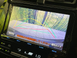 【バックカメラ】駐車時に後方がリアルタイム映像で確認できます。大型商業施設や立体駐車場での駐車時や、夜間のバック時に大活躍!運転スキルに関わらず、今や必須となった装備のひとつです!