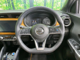 【純正革巻きステアリング】上質な革を使用することで、手にしっかり馴染みとても運転しやすいハンドルです♪