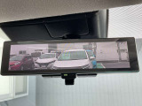 [スマートルームミラー]車両後方をミラーに映し出すため、悪天候の時でも視界は良好♪