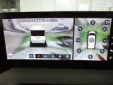 3Dでぐるっと見える、3Dビュー!!混雑する駐車場などで、周辺の状況が直感的にわかる立体映像を表示。クルマの周囲がぐるっと見えるので、安心して発進できます♪