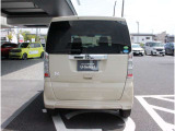 このお車はホンダ純正光脱臭・抗菌加工を納車前に致します。光触媒消臭は光触媒と銀イオンにより消臭とウイルス除菌や抗菌効果のダブル効果で車内を快適に保ちます。